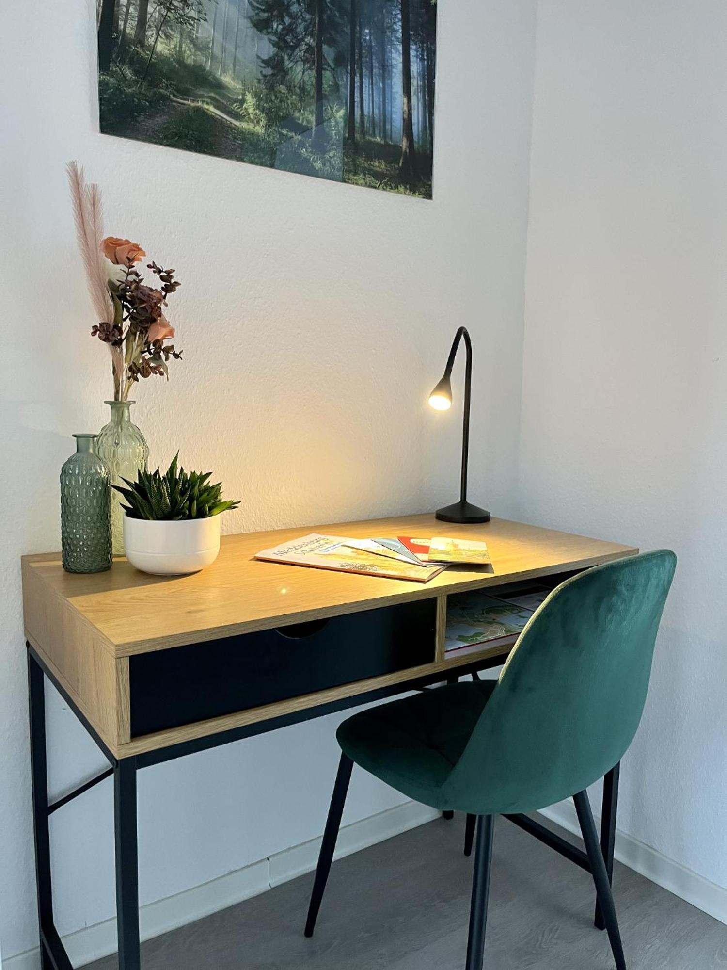 Endless: Studio Mit Netflix + Workstation Im Zentrum Schwerin  Esterno foto