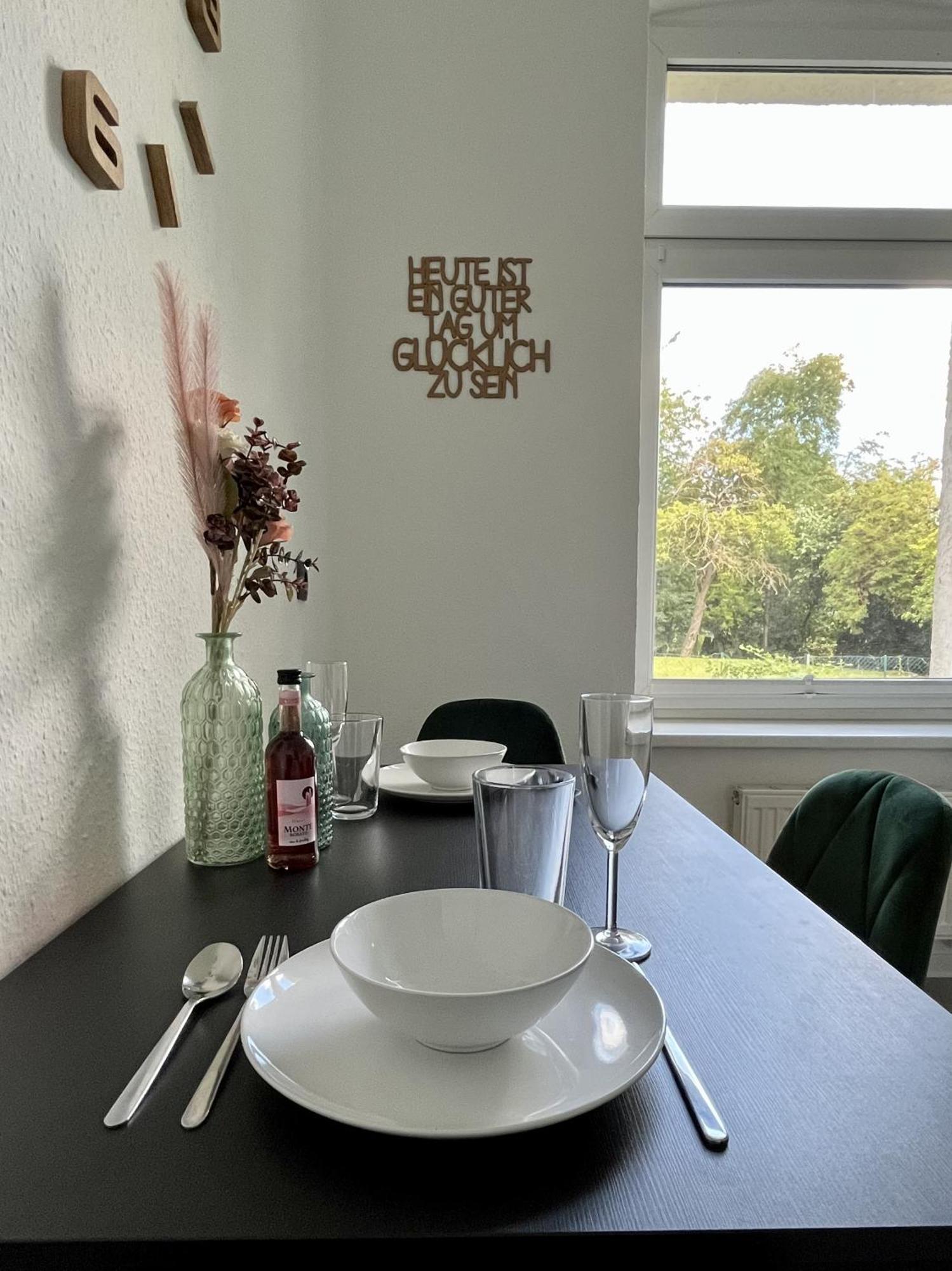 Endless: Studio Mit Netflix + Workstation Im Zentrum Schwerin  Esterno foto